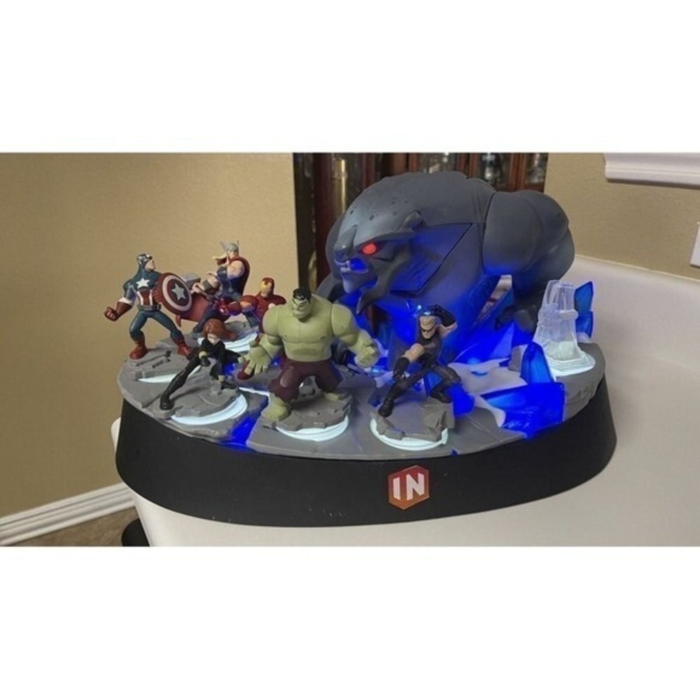 Disney‎ Infinity 2.0 Marvel Frost Giant Beast Base Stand w/ 7 Figures Light Up